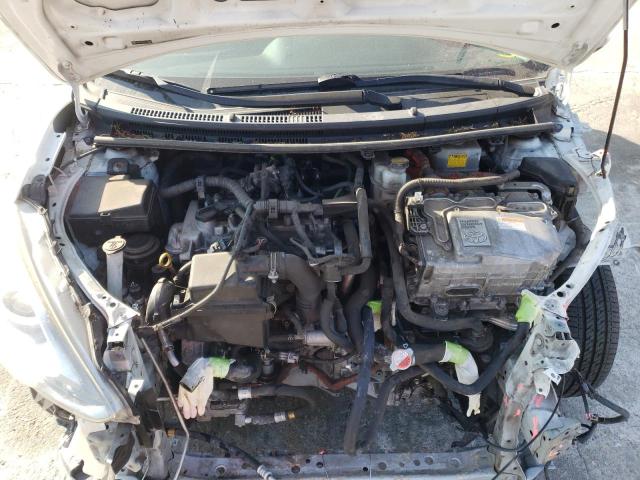 Photo 7 from auction – 2016 TOYOTA PRIUS C with VIN JTDKDTB37G1123840
