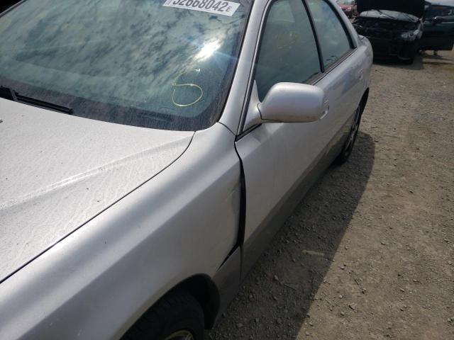 Photo 9 from auction – 2000 LEXUS ES 300 with VIN JT8BF28GXY0268472