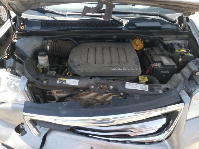 Photo 7 from auction – 2015 CHRYSLER TOWN & COU with VIN 2C4RC1BG1FR577441