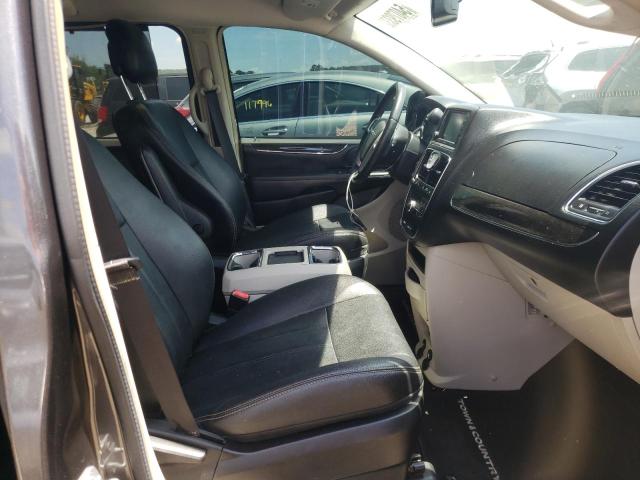 Photo 5 from auction – 2016 CHRYSLER TOWN & COU with VIN 2C4RC1BGXGR287054
