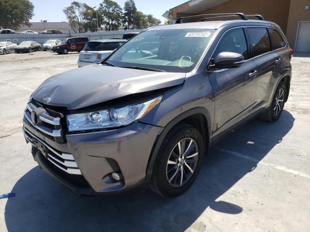 Photo 2 from auction – 2017 TOYOTA HIGHLANDER with VIN 5TDJZRFHXHS521120