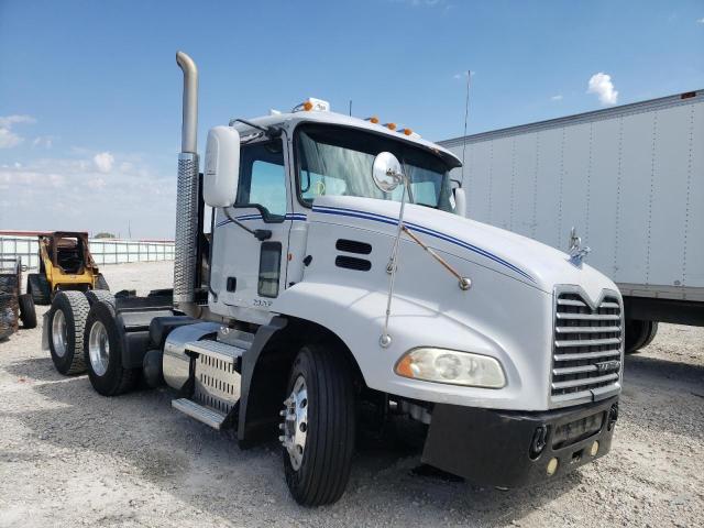 MACK 600 CXU600 2011 with VIN 1M1AW02Y3BM016002 - Photo from auction