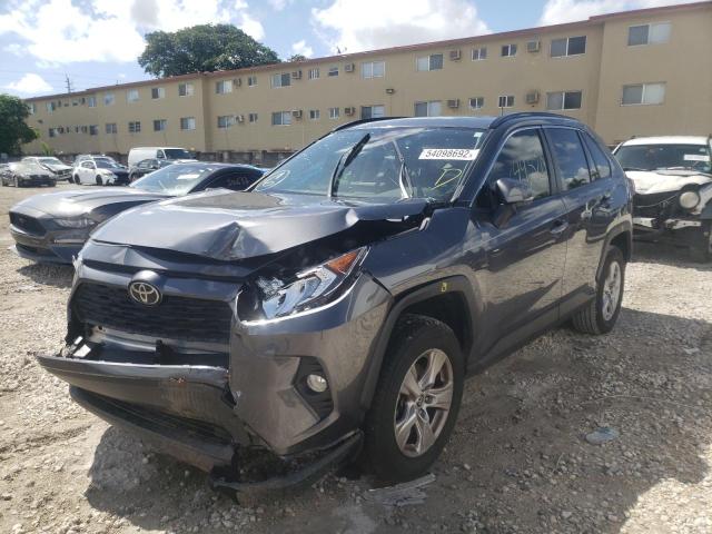 Photo 2 from auction – 2020 TOYOTA RAV4 XLE with VIN JTMW1RFV4LD059158