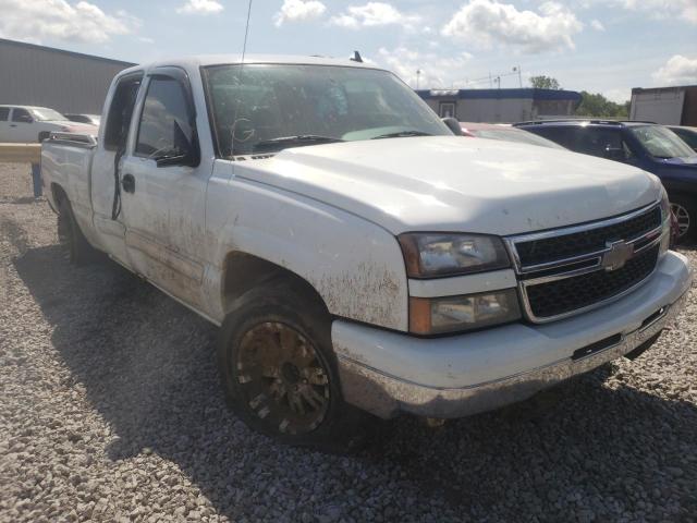 CHEVROLET SILVERADO 2006 with VIN 1GCEC19T06Z175823 - Photo from auction