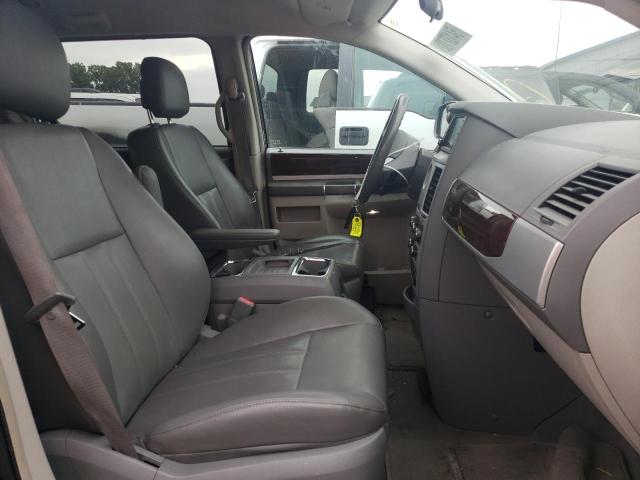 Photo 5 from auction – 2010 CHRYSLER TOWN & COU with VIN 2A4RR5D13AR461076