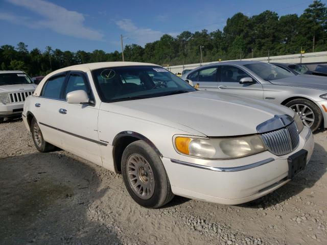 LINCOLN TOWN CAR 2001 with VIN 1LNHM83W91Y640583 - Photo from auction