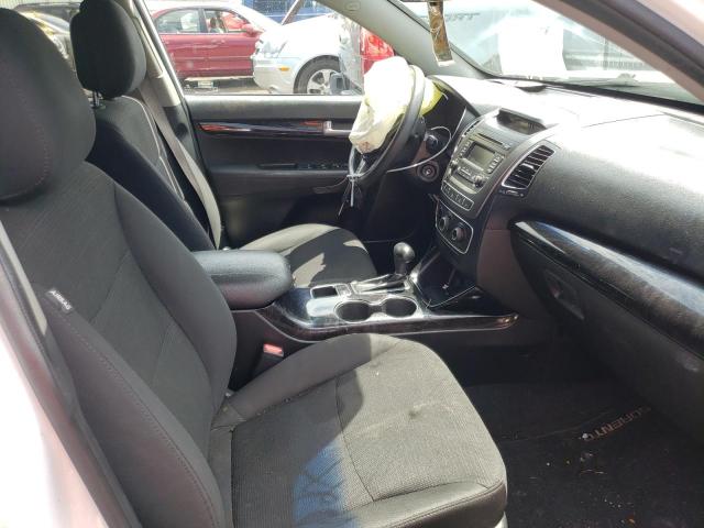 Photo 5 from auction – 2015 KIA SORENTO LX with VIN 5XYKTCA60FG570278