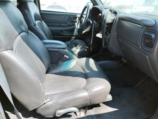 Photo 5 from auction – 2002 CHEVROLET BLAZER with VIN 1GNCS13W92K107804