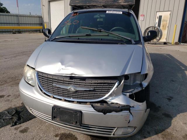 Photo 9 from auction – 2002 CHRYSLER TOWN & COU with VIN 2C8GP54L12R654086