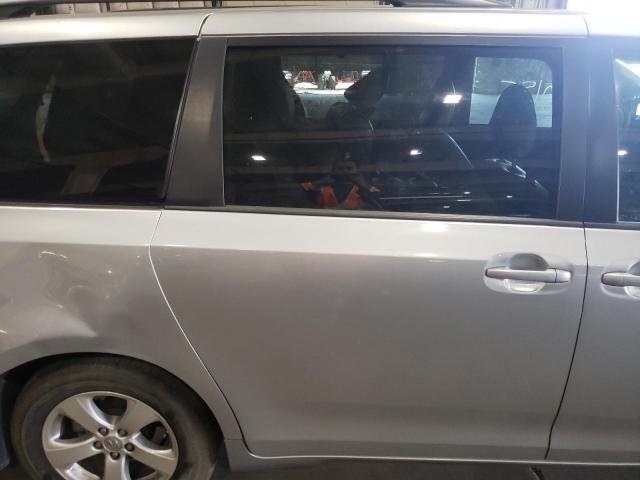 Photo 6 from auction – 2016 TOYOTA SIENNA LE with VIN 5TDKK3DC3GS694375