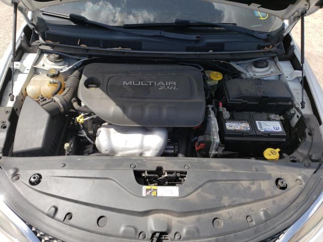 Photo 7 from auction – 2015 CHRYSLER 200 LIMITE with VIN 1C3CCCAB1FN569736