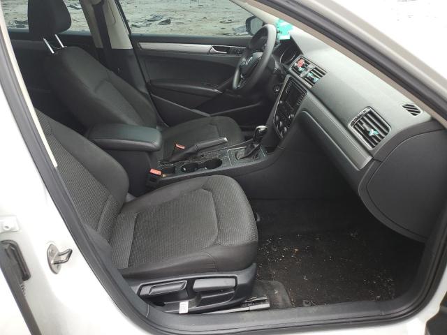 Photo 5 from auction – 2016 VOLKSWAGEN PASSAT S with VIN 1VWAS7A36GC063397