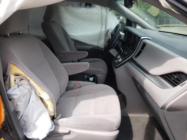 Photo 5 from auction – 2017 TOYOTA SIENNA LE with VIN 5TDKZ3DC7HS833484