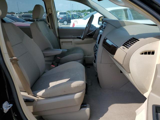 Photo 5 from auction – 2010 CHRYSLER TOWN & COU with VIN 2A4RR4DE0AR108145