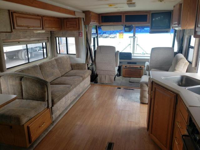 Photo 5 from auction – 1999 WINNEBAGO ADVENTURER with VIN 4UZHXFBC7XCF70545