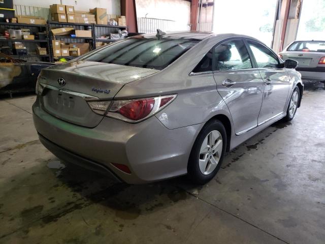 Photo 4 from auction – 2011 HYUNDAI SONATA HYB with VIN KMHEC4A43BA005756