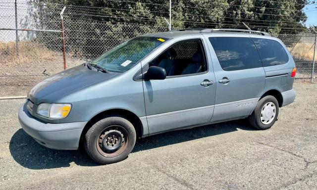 TOYOTA SIENNA LE 1998 with VIN 4T3ZF13C8WU084736 - Photo from auction