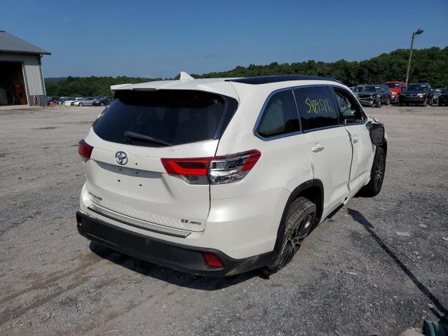 Photo 4 from auction – 2017 TOYOTA HIGHLANDER with VIN 5TDJZRFH5HS473493