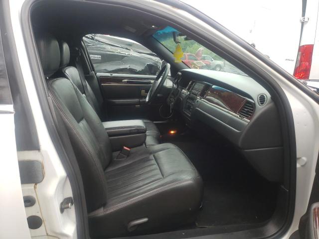 Photo 5 from auction – 2007 LINCOLN TOWN CAR E with VIN 1L1FM88WX7Y603309