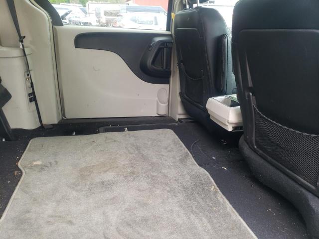 Photo 6 from auction – 2015 CHRYSLER TOWN & COU with VIN 2C4RC1BG1FR717875