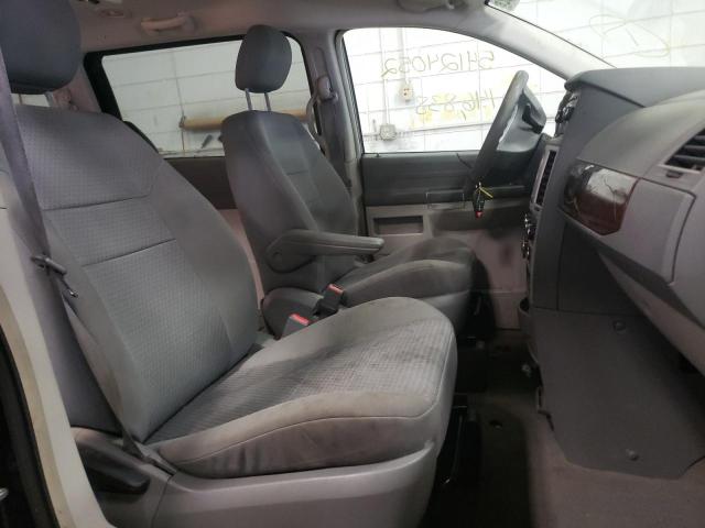 Photo 5 from auction – 2010 CHRYSLER TOWN & COU with VIN 2A4RR4DE5AR108318