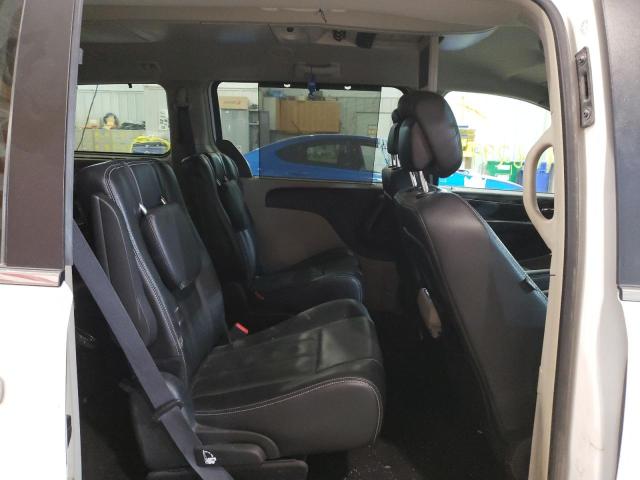 Photo 6 from auction – 2015 CHRYSLER TOWN & COU with VIN 2C4RC1CG1FR577986