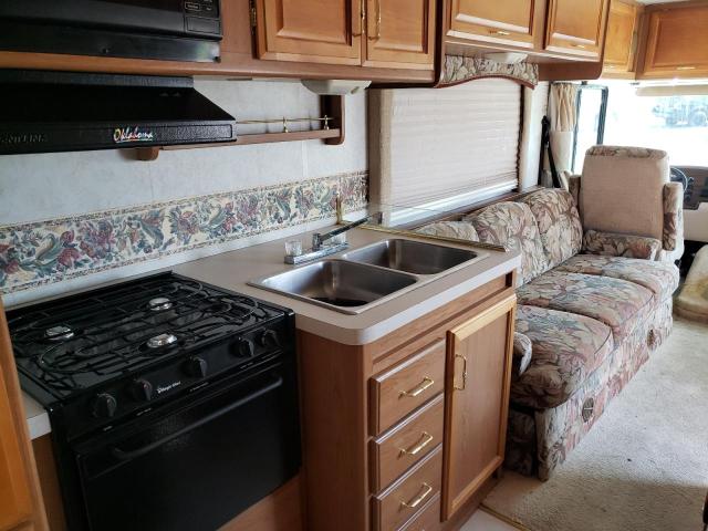 Photo 10 from auction – 2000 WORKHORSE CUSTOM CHASSIS MOTORHOME with VIN 5B4LP37J1Y3320002