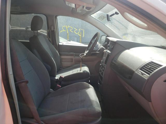 Photo 5 from auction – 2010 CHRYSLER TOWN & COU with VIN 2A4RR4DE0AR215292