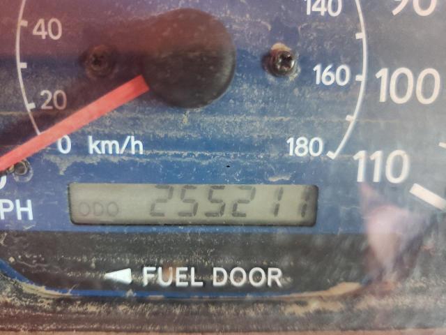 Photo 8 from auction – 2002 TOYOTA SIENNA LE with VIN 4T3ZF13C82U445943