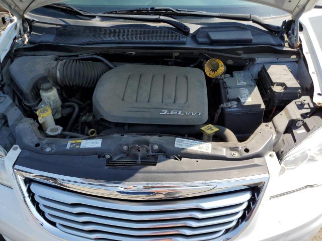 Photo 7 from auction – 2015 CHRYSLER TOWN & COU with VIN 2C4RC1BG5FR564868