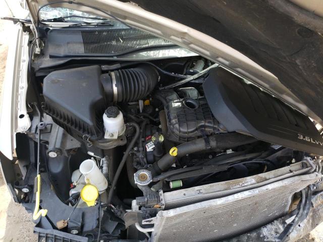 Photo 7 from auction – 2016 CHRYSLER TOWN & COU with VIN 2C4RC1BGXGR247041