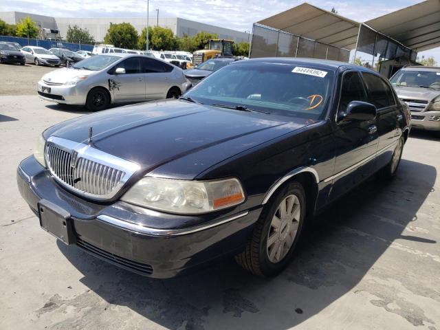 Photo 2 from auction – 2003 LINCOLN TOWN CAR E with VIN 1LNHM84W33Y664024