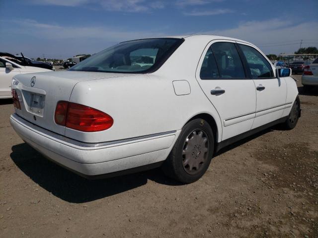 Photo 4 from auction – 1999 MERCEDES-BENZ E 320 with VIN WDBJF65H2XA859212