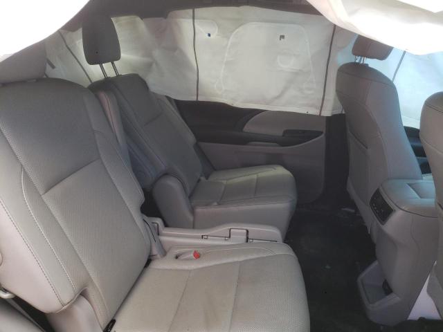 Photo 6 from auction – 2017 TOYOTA HIGHLANDER with VIN 5TDYZRFH8HS212843
