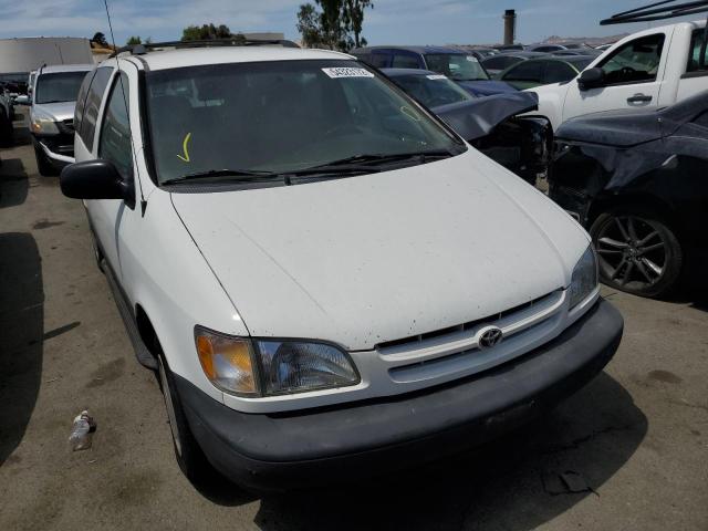 TOYOTA SIENNA 2000 with VIN 4T3ZF13C5YU240394 - Photo from auction