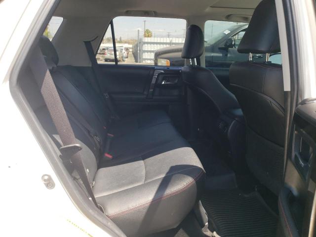 Photo 6 from auction – 2018 TOYOTA 4RUNNER SR with VIN JTEBU5JR9J5562826