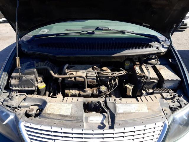 Photo 7 from auction – 2001 CHRYSLER TOWN & COU with VIN 2C8GP44G21R130568
