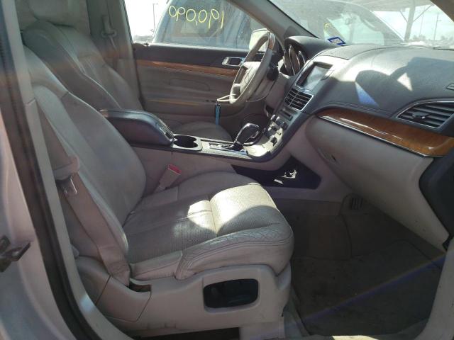 Photo 5 from auction – 2011 LINCOLN MKT with VIN 2LMHJ5AR9BBJ51995