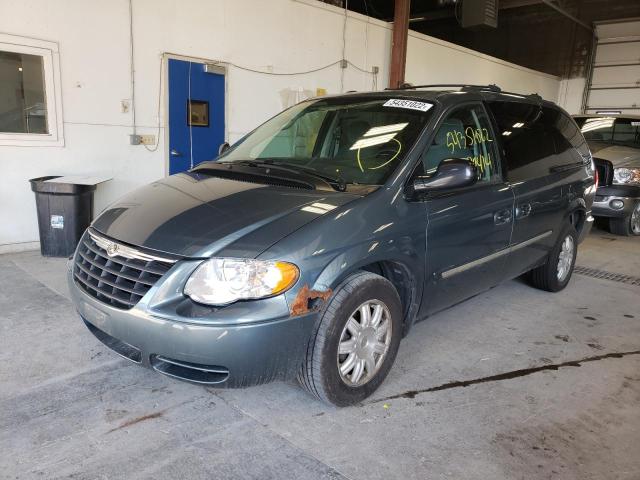 Photo 2 from auction – 2005 CHRYSLER TOWN & COU with VIN 2C4GP54L95R581801