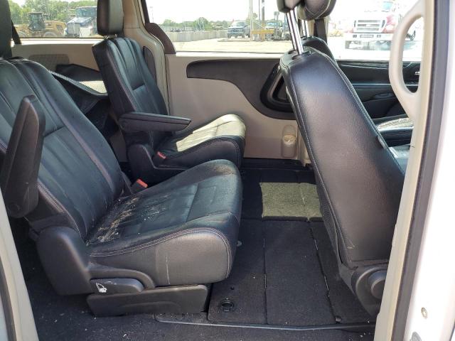 Photo 6 from auction – 2015 CHRYSLER TOWN & COU with VIN 2C4RC1BG5FR564868