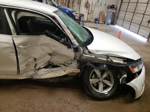Photo 9 from auction – 2015 VOLKSWAGEN PASSAT S with VIN 1VWAT7A33FC100790