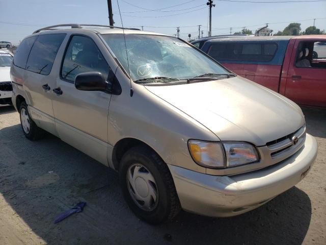 TOYOTA SIENNA LE 2000 with VIN 4T3ZF13C9YU198389 - Photo from auction