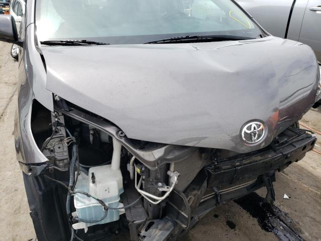 Photo 9 from auction – 2017 TOYOTA SIENNA LE with VIN 5TDKZ3DC9HS819294