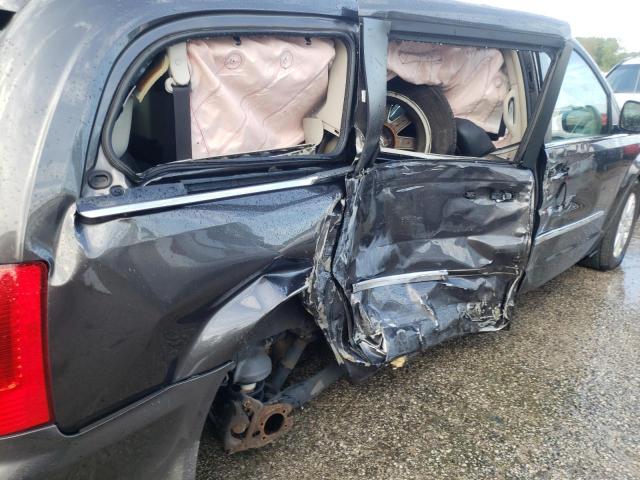 Photo 9 from auction – 2016 CHRYSLER TOWN & COU with VIN 2C4RC1BGXGR255088