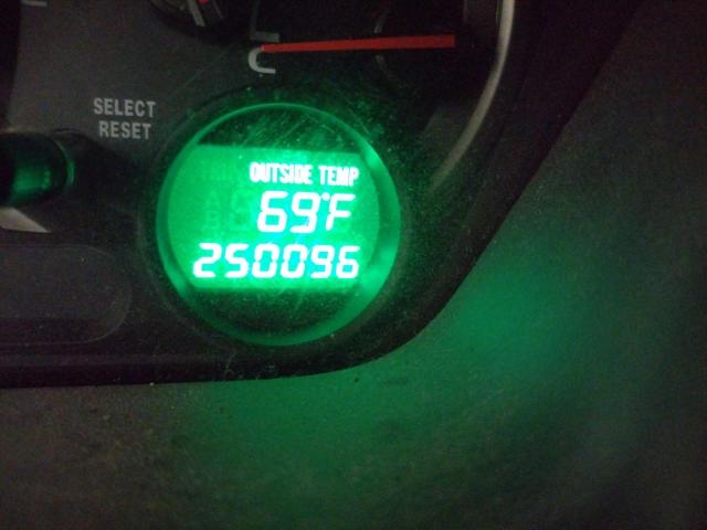 Photo 8 from auction – 2004 HONDA PILOT EXL with VIN 2HKYF18664H582257