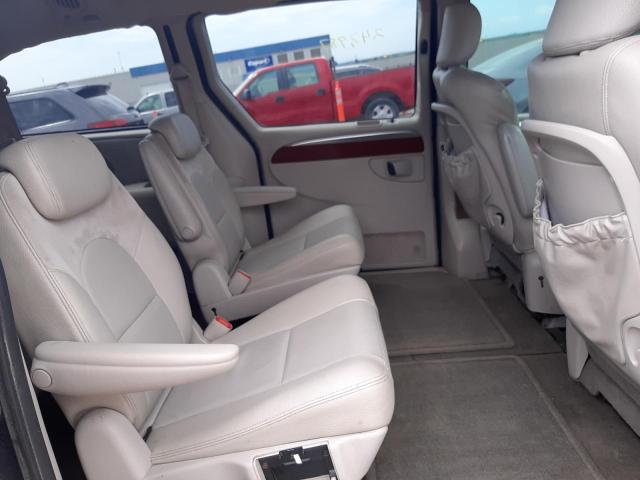 Photo 6 from auction – 2005 CHRYSLER TOWN & COU with VIN 2C8GP64L65R123704