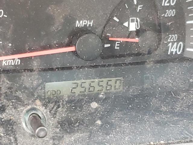 Photo 8 from auction – 2002 TOYOTA CAMRY LE with VIN JTDBF30K120003079