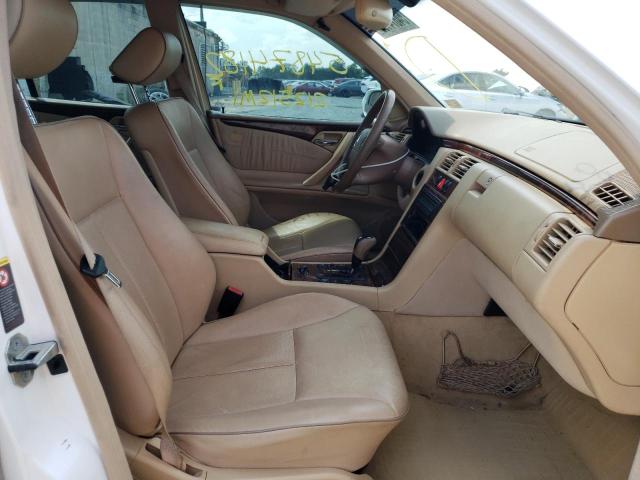 Photo 5 from auction – 2001 MERCEDES-BENZ E 320 with VIN WDBJF65J11B365542