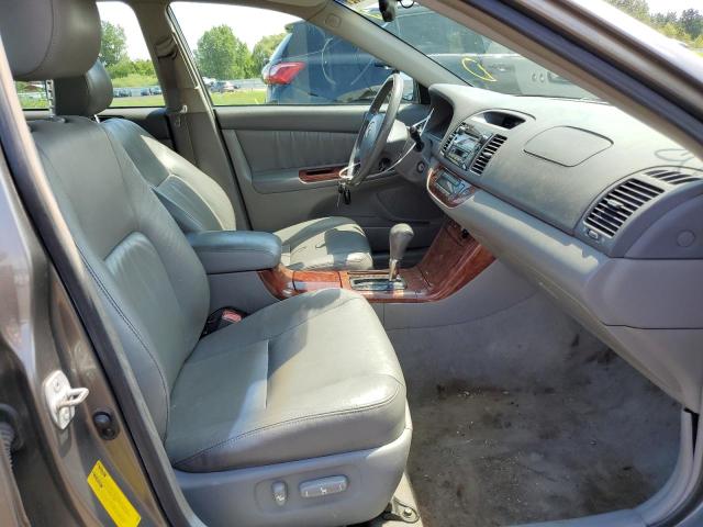 Photo 5 from auction – 2005 TOYOTA CAMRY LE with VIN 4T1BF30K75U613982