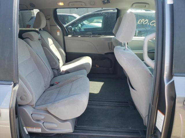 Photo 6 from auction – 2018 TOYOTA SIENNA LE with VIN 5TDKZ3DC8JS941957